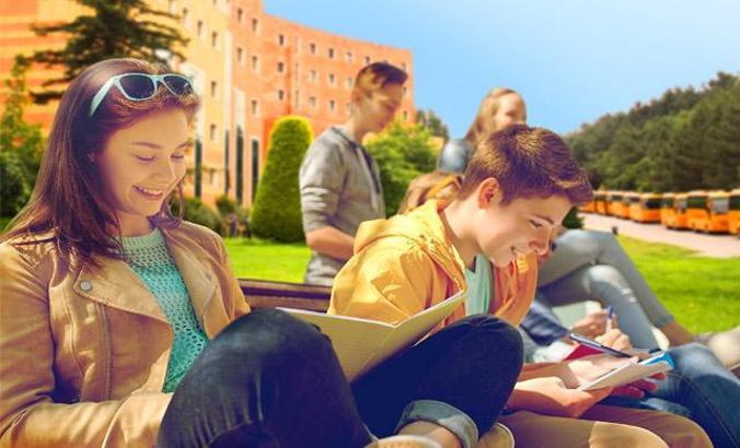 Lise Yaz Okulları gençleri üniversiteye hazırlıyor