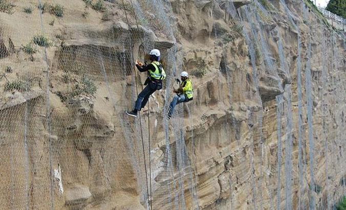 Silivri'de kuşları öldüren çelik ağlar kesiliyor