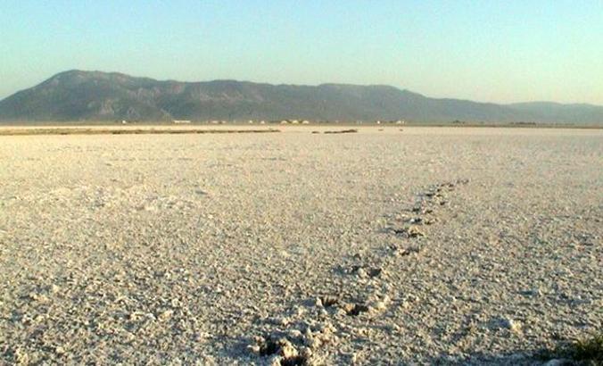 Acıgöl'ü, kurutma havuzları yok ediyor