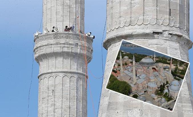87 yıl sonra yeniden ibadete açılan Ayasofya Camii'ne ilk mahya asıldı