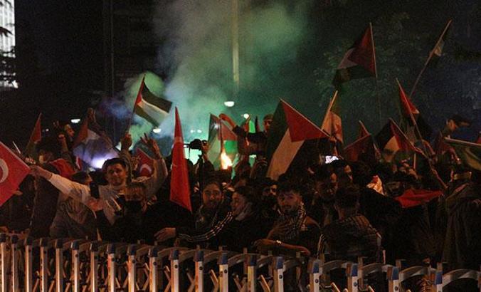 KADEM üyeleri ve taksicilerden İsrail protestosu