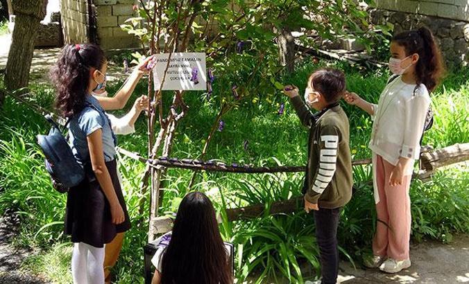 Bayram çocuklarına şeker ağacı