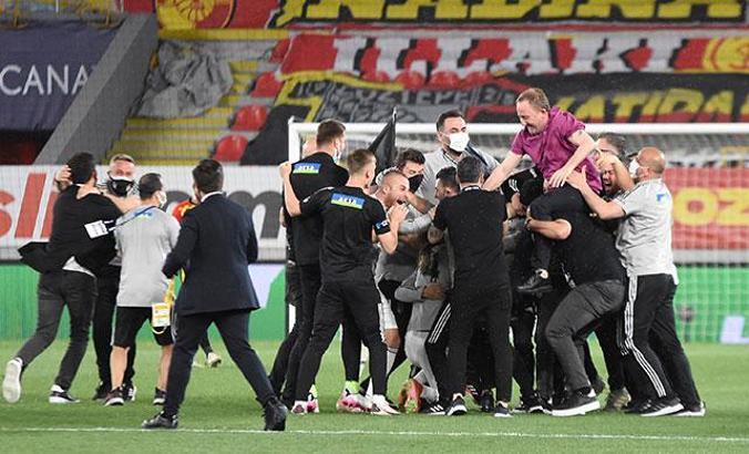 Beşiktaşlı futbolculardan şampiyonluk mesajları