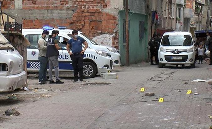 Gaziosmanpaşa'da mahalle kavgası kanlı bitti: 3 yaralı