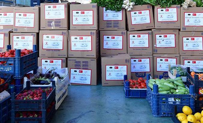 Gaziantep'te pazarcılardan alınan 100 ton meyve ve sebze halka dağıtılıyor