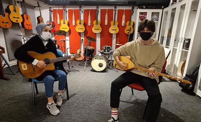 Beyoğlu’nda 'Enstrüman Kütüphanesi' kuruldu