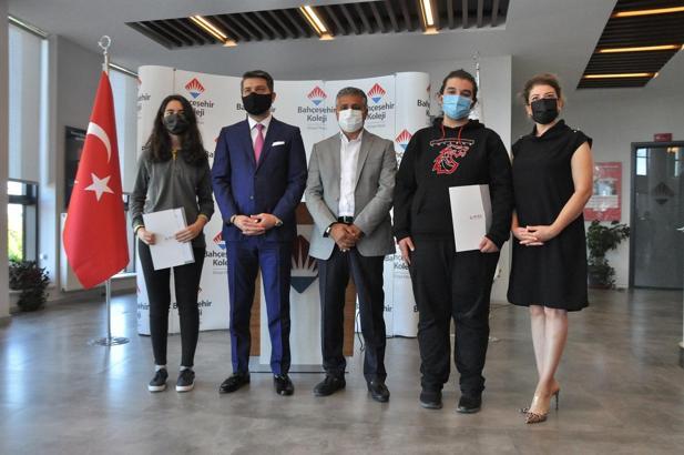 Diyarbakır iş insanı Harvard ve Brown’a kabul edilen öğrencilerin masraflarını üstlendi