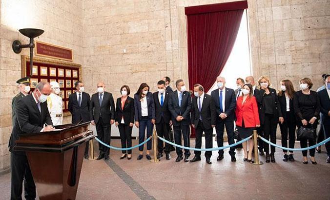Muharrem İnce'den Anıtkabir'e ziyaret