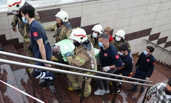 Taksim Metro İstasyonu'nda intihar girişimi; seferlerde aksama