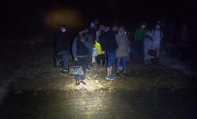 Pınar Adası'nda mahsur kalan 29 kaçak göçmen kurtarıldı