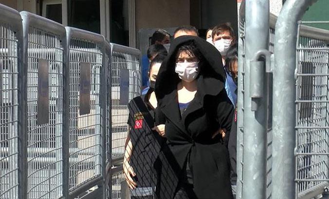 Annesinin kafasını kesip tencerede saklayan kadın adliyeye sevk edildi