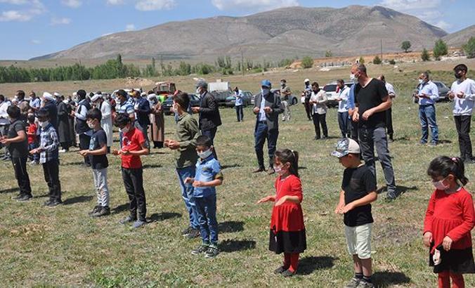 Gümüşhaneli çiftçilerden yağmur duası