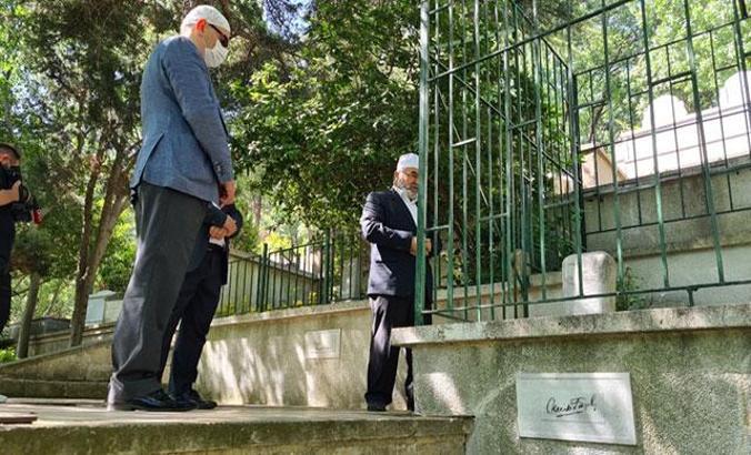 Necip Fazıl Kısakürek ölümünün 38'inci yıldönümünde mezarı başında anıldı