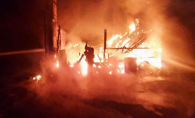 Kereste fabrikası alev alev yandı