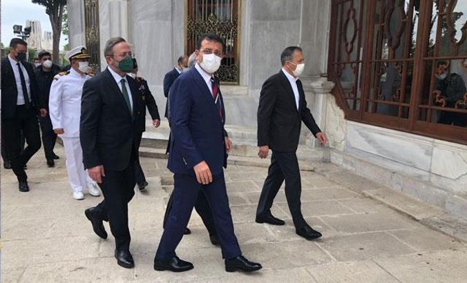 Vali Yerlikaya ile İBB Başkanı İmamoğlu Fatih Sultan Mehmet Türbesi'nde anmaya katıldı