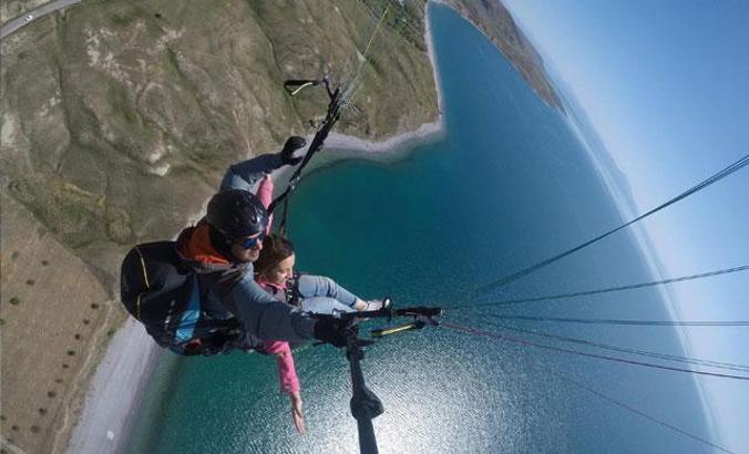 Van Gölü kıyıları, yamaç paraşütçülerin yeni adresi oldu
