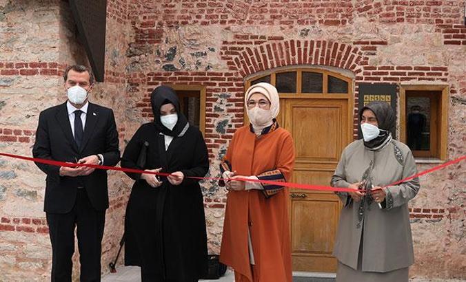 Emine Erdoğan, Kitaplar ve Kağıtlar Sergisi'nin açılışını gerçekleştirdi