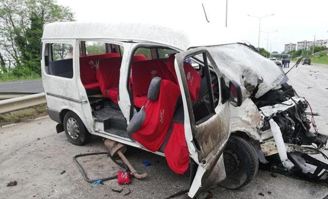 Ordu'da iÅŸçi minibüsü ile kamyonet çarpıştı: 3'ü çocuk 14 yaralı