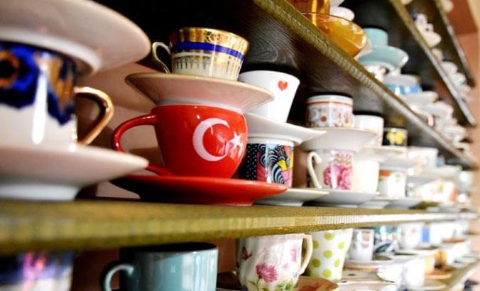 3 bin kahve fincanı ile koleksiyon oluşturdu