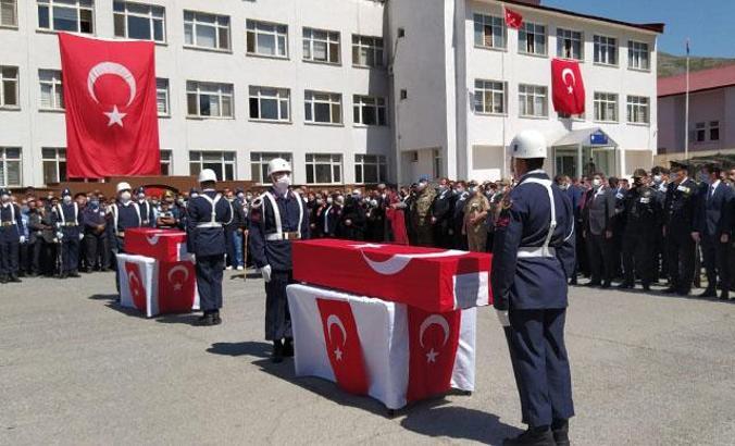 Bitlis'te şehitler için tören