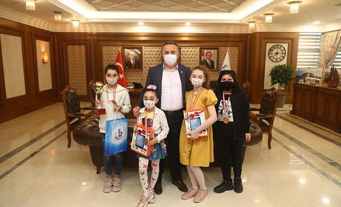 Türkü söyleme yarışmasının kazananları belli oldu