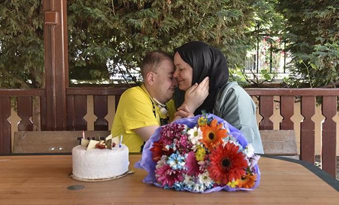 Tuzla Belediye Başkanı Yazıcı'dan özel çocuk Şaban'a sürpriz pasta