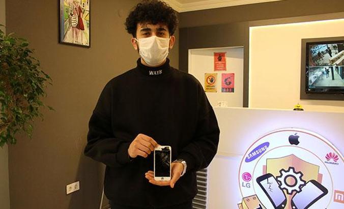 Kuryeyi alıkoyduğu iddia edilen İpek Hattat, hakim karşısına çıktı; "Üşümemesi için içeri davet ettim"