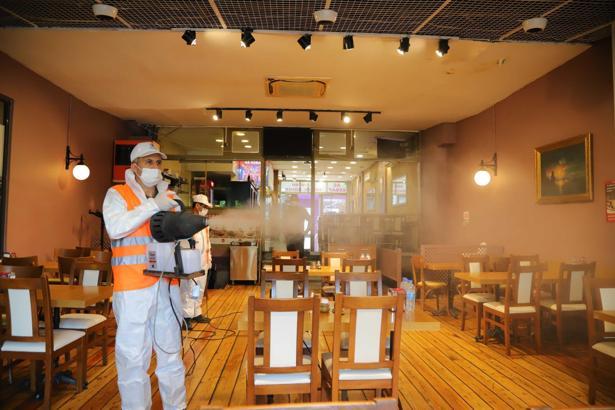 Kartal’da kafe ve restoranlar dezenfekte ediliyor
