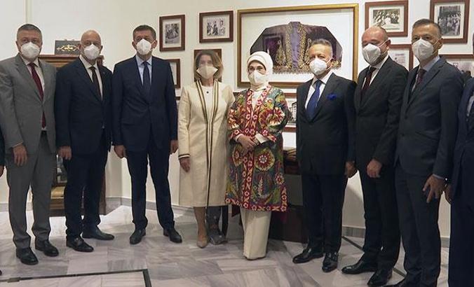 Emine Erdoğan, Olgunlaşma Enstitüsü tarafından kurulan Bohça Mağazası'nın açılışını yaptı