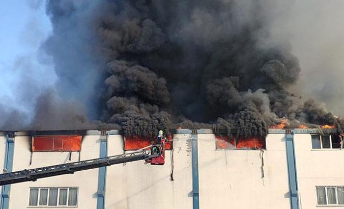 Denizli'de nevresim fabrikasında yangın