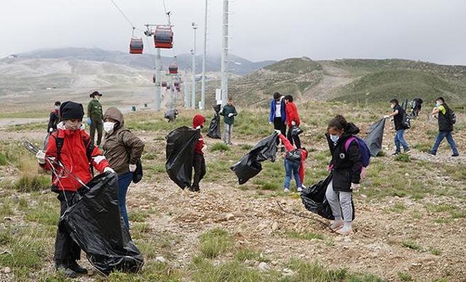 Erciyes'te, 4,3 ton çöp toplandı