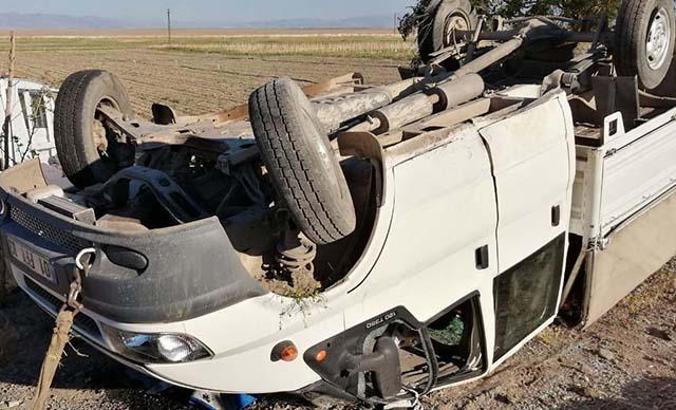 Kamyonet şarampole devrildi: 6 yaralı
