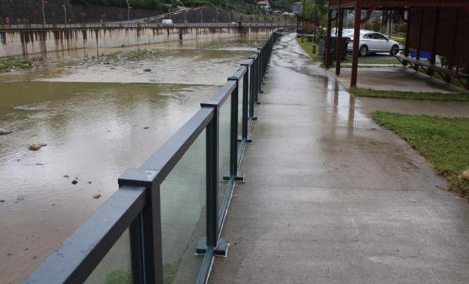 Doğu Karadeniz'de dere taşkınlarına karşı 'cam korkuluk'