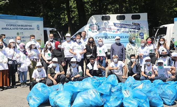 Eyüpsultan Belediye Başkanı Deniz Köken, Kurt Kemeri'ni gençlerle temizledi