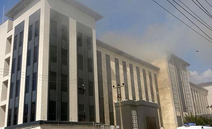 Çanakkale’de yeni emniyet binası inşaatının çatısında yangın