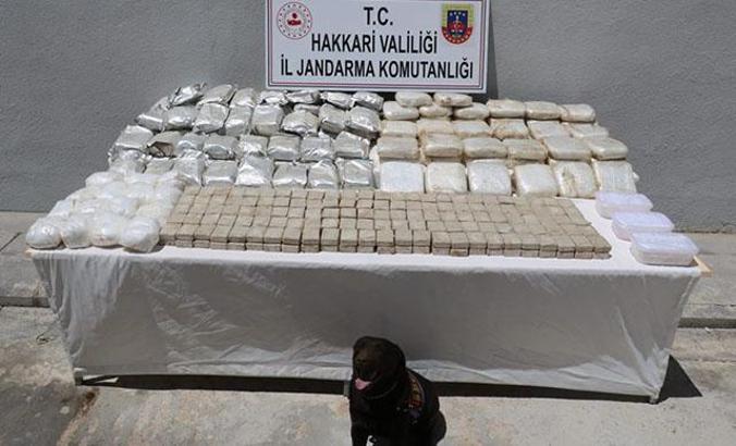 İran sınırında, at sırtında 181 kilo uyuşturucu ele geçirildi