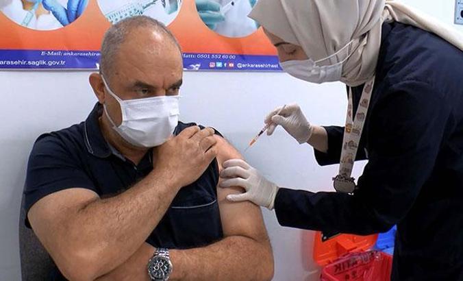 Başkentte avukat, berber, kuaför ve restoran çalışanları aşılanıyor