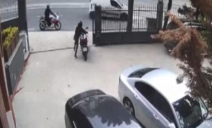Beylikdüzü'nde çalıntı motosikletle, motosiklet çaldılar