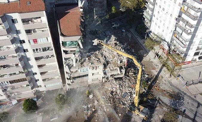 Yılmaz Erbek Apartmanı depremde göz göre göre yıkılmış