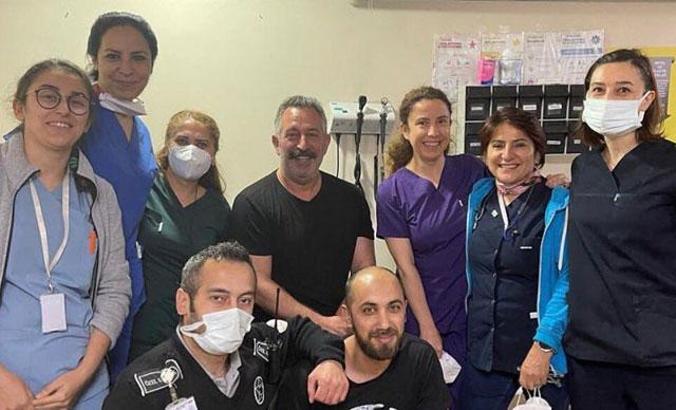 Cem Yılmaz koronavirüs aşısı oldu