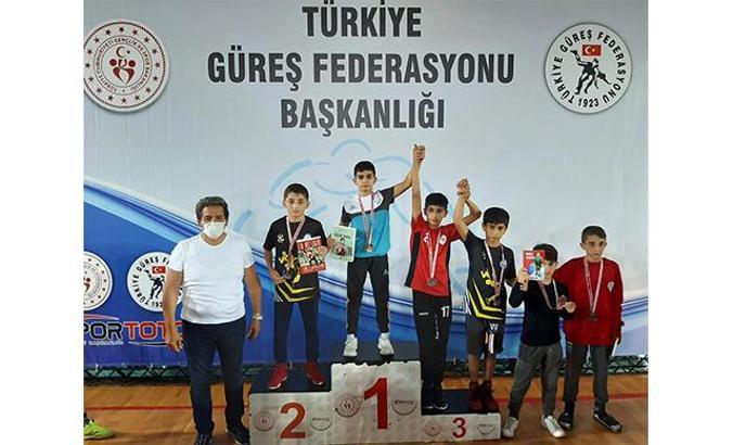 Bağcılar Belediyesi sporcusuna Türkiye şampiyonasında madalya