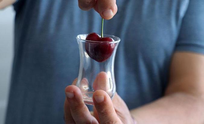 Lapseki'nin bardağa sığmayan şampiyon kirazı