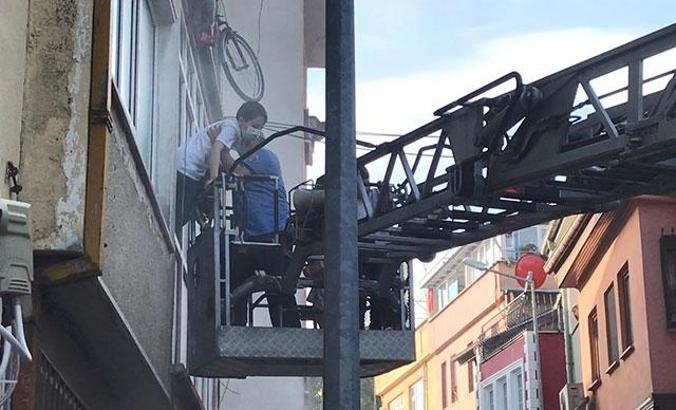 Bursa'da apartmanda yangın; mahsur kalan 1'i bebek 12 kişi kurtarıldı