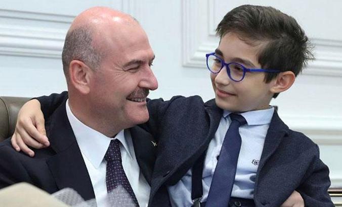 Bakan Soylu, şehit oğlu Talha'yla çektirdiği fotoğrafı profil resmi yaptı