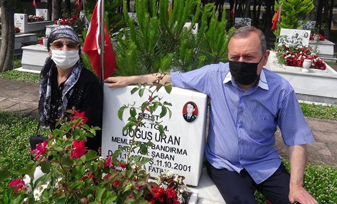 Babalar Günü'nde şehit oğula ziyaret