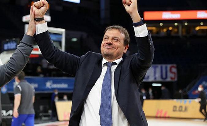 Anadolu Efes Başantrenörü Ergin Ataman 'Yılın Koçu' seçildi