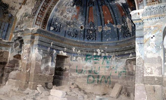 Kayseri’de defineciler, tarihi kiliseyi kazarak tahrip etti