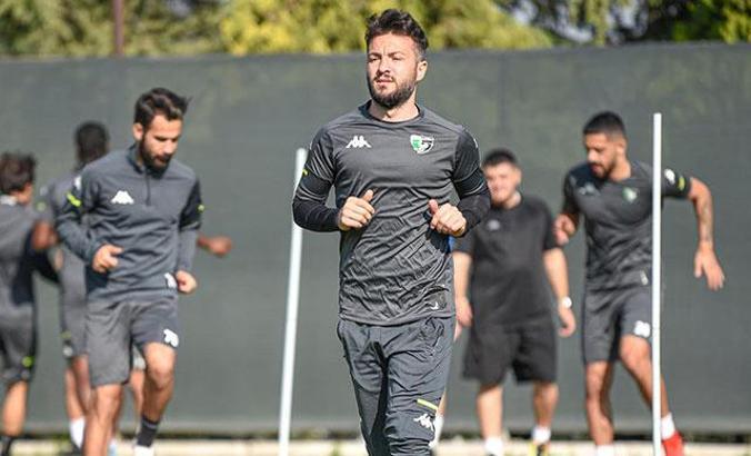 Denizlispor'da Özgür Çek de takımdan ayrılıyor
