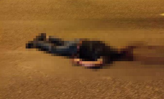 Motosikletten düştü, bariyerlere çarpıp öldü