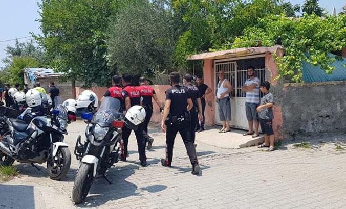Ailesiyle kavga etti, müdahale eden polisi bıçakladı